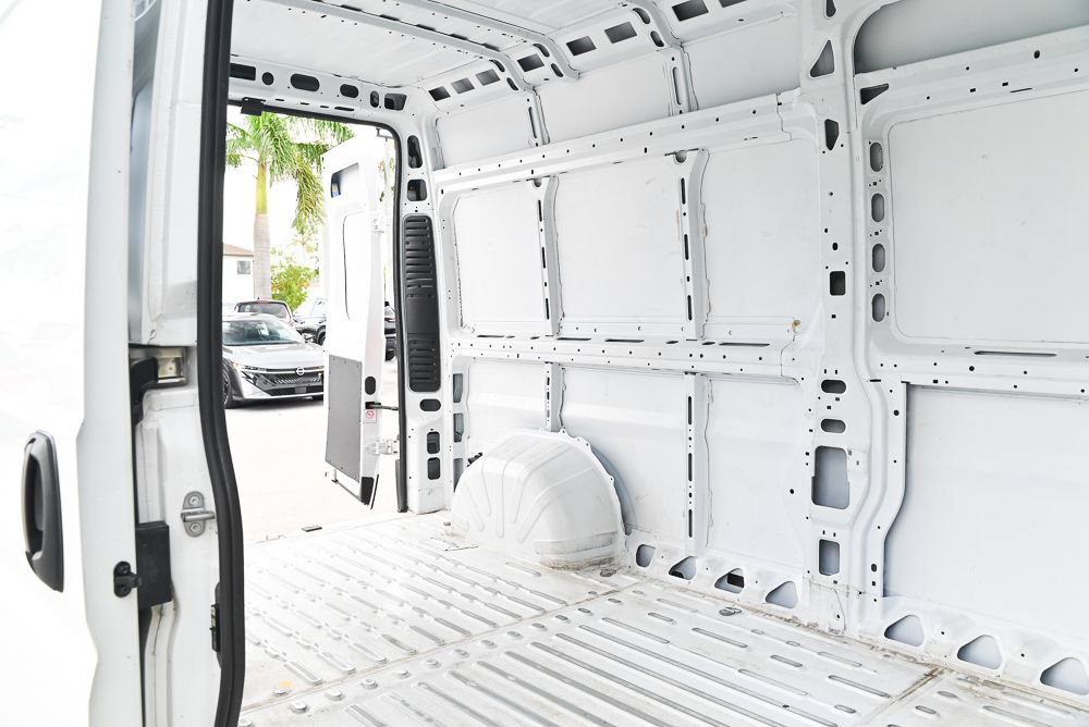 Used 2024 RAM ProMaster 2500 w/ Convenience Group FWD image 15