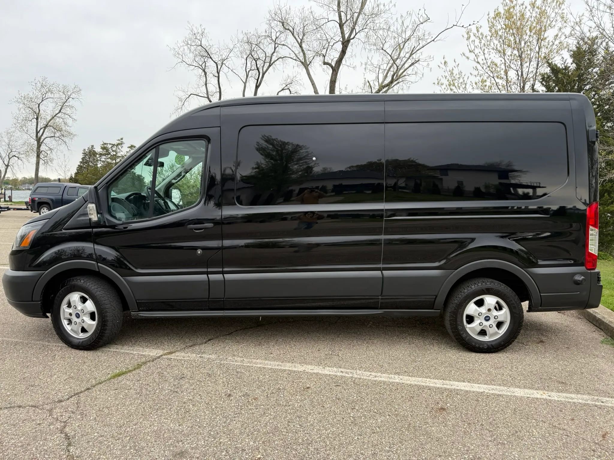 Used 2017 Ford Transit 250 148 Medium Roof RWD image 8