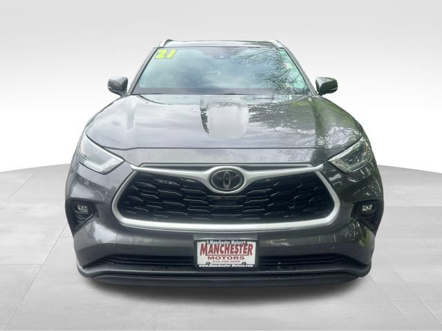 Used 2021 Toyota Highlander XLE AWD/4WD image 2