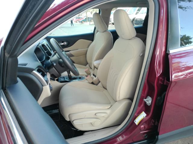 Used 2019 Jeep Cherokee Latitude w/ Popular Appearance Group FWD image 13