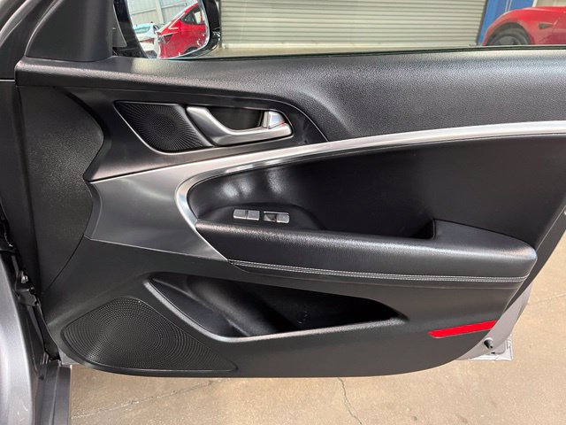 Used 2025 Genesis G70 2.5T RWD image 11
