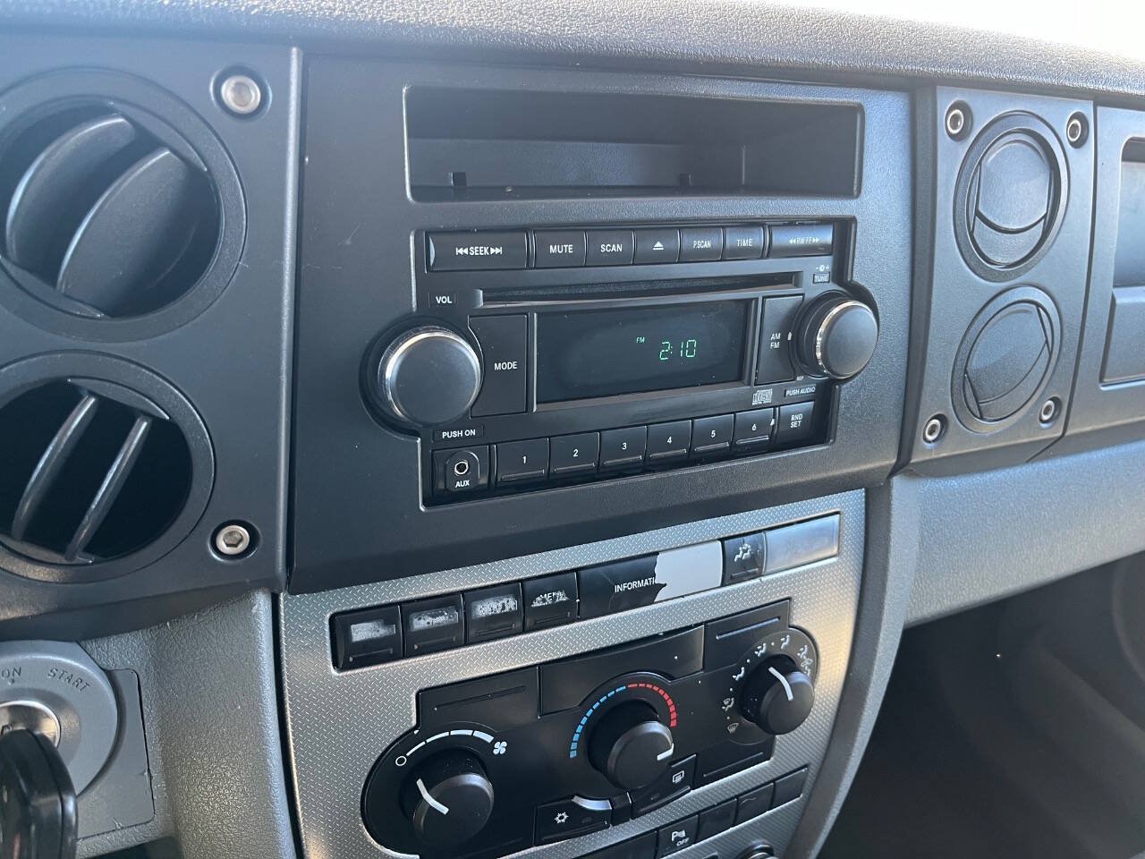 Used 2006 Jeep Commander 2WD w/ Popular Equipment Group image 13
