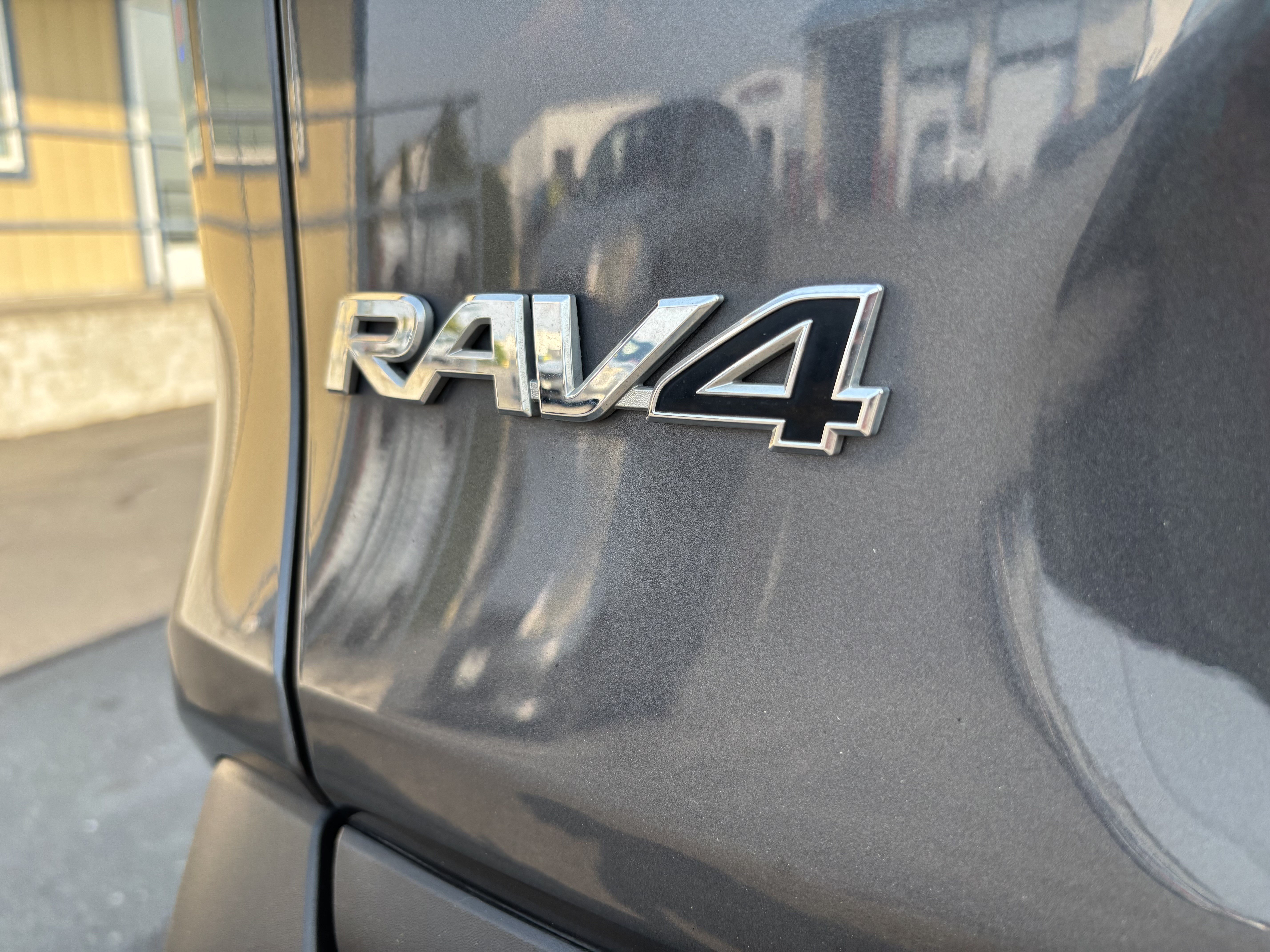 Used 2019 Toyota RAV4 Limited w/ Advanced Technology Package AWD/4WD image 11