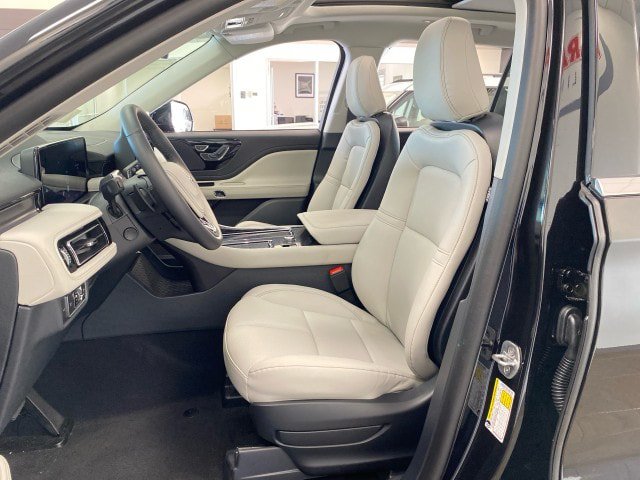 New 2026 Lincoln Aviator AWD image 16