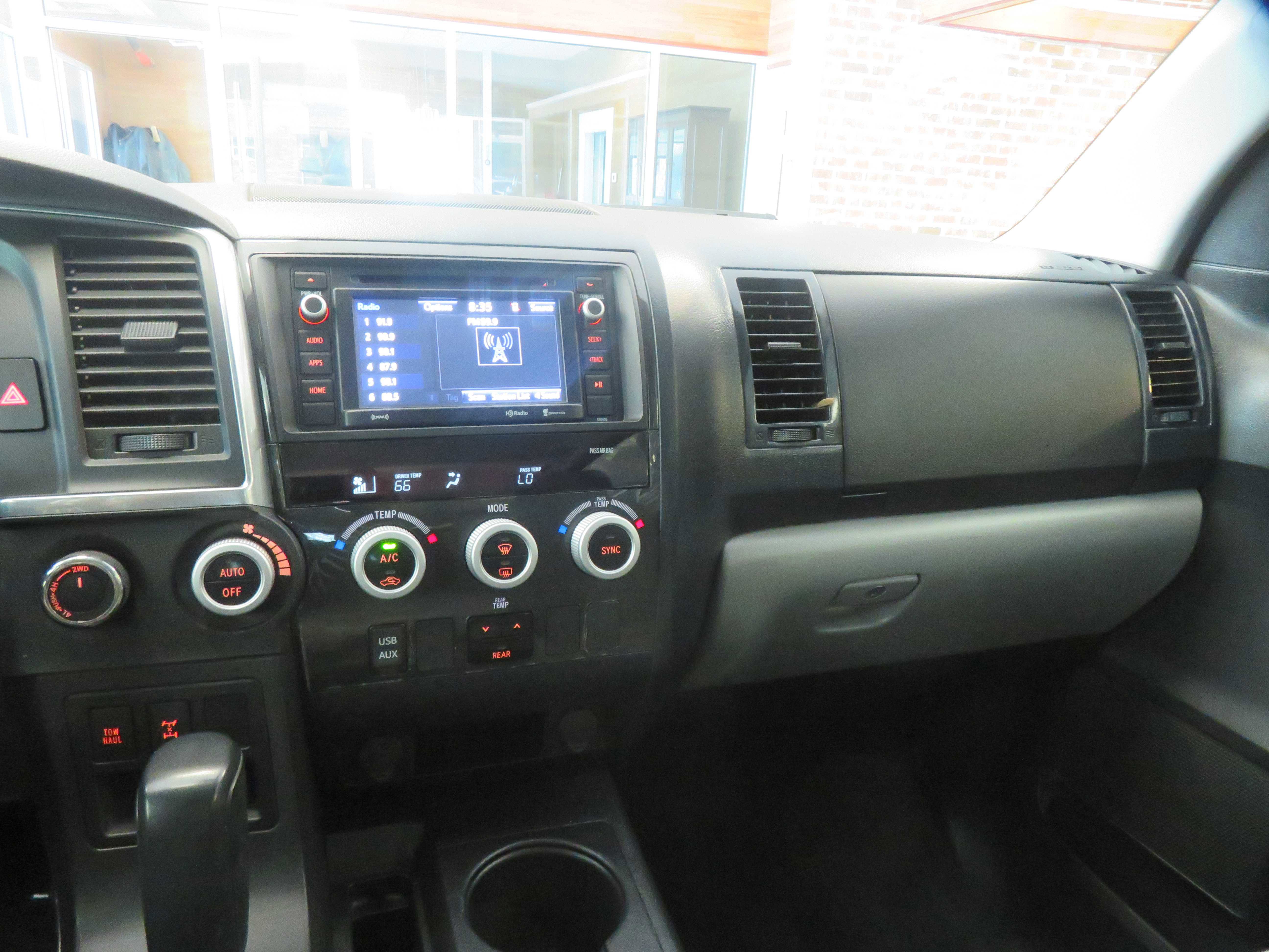Used 2019 Toyota Sequoia SR5 AWD/4WD image 37