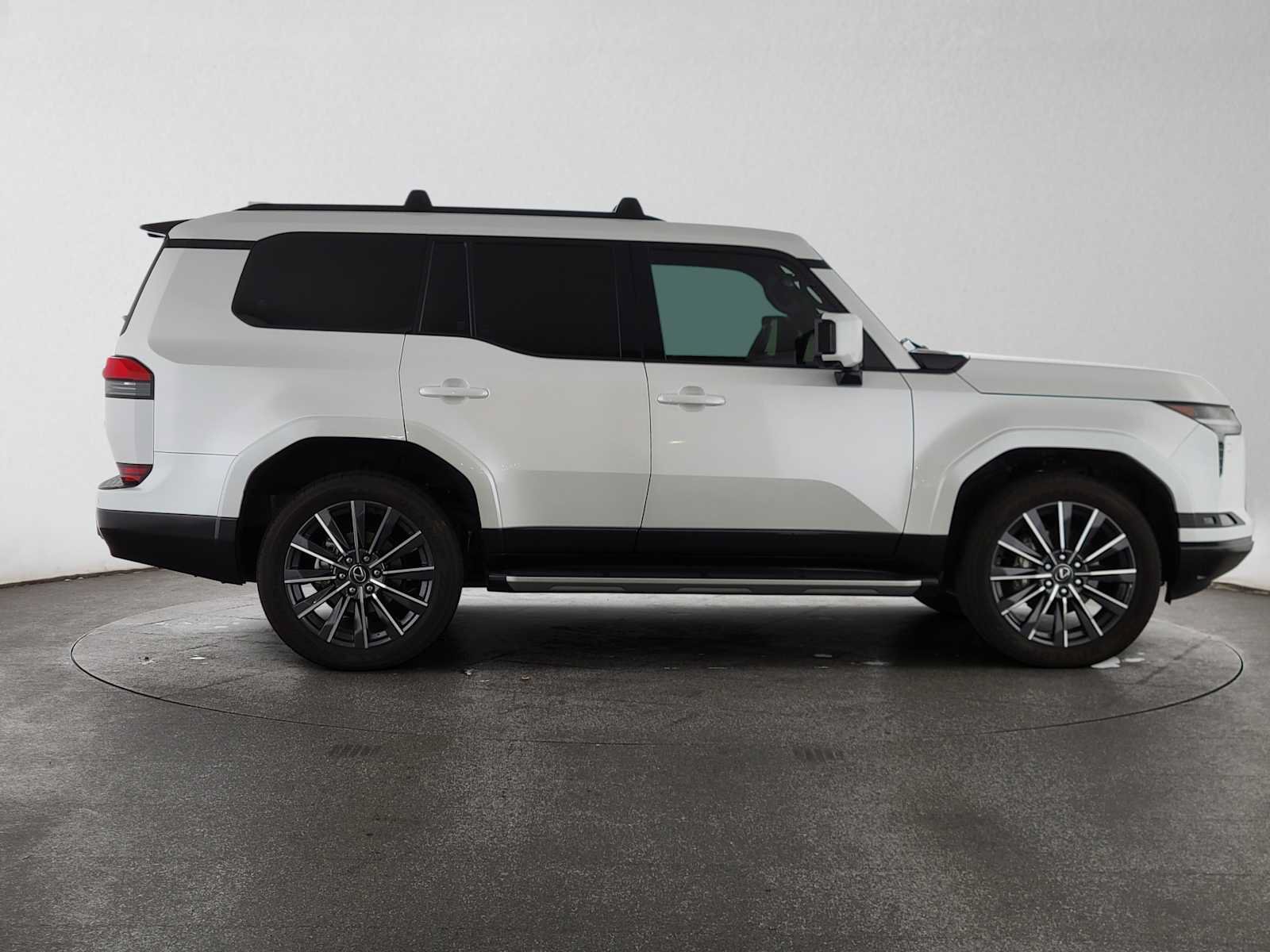Used 2024 Lexus GX 550 w/ Accessory Package (Z1) AWD/4WD image 2