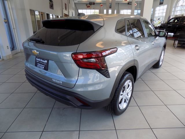 Used 2024 Chevrolet Trax LS FWD image 7