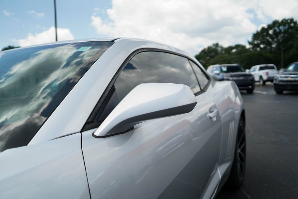Used 2015 Chevrolet Camaro LT RWD image 22