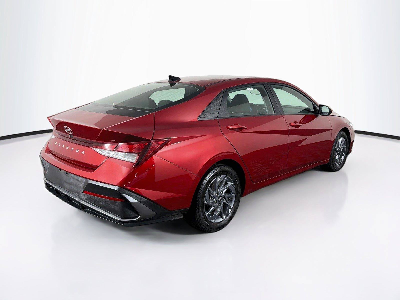 Used 2024 Hyundai Elantra SEL FWD image 11