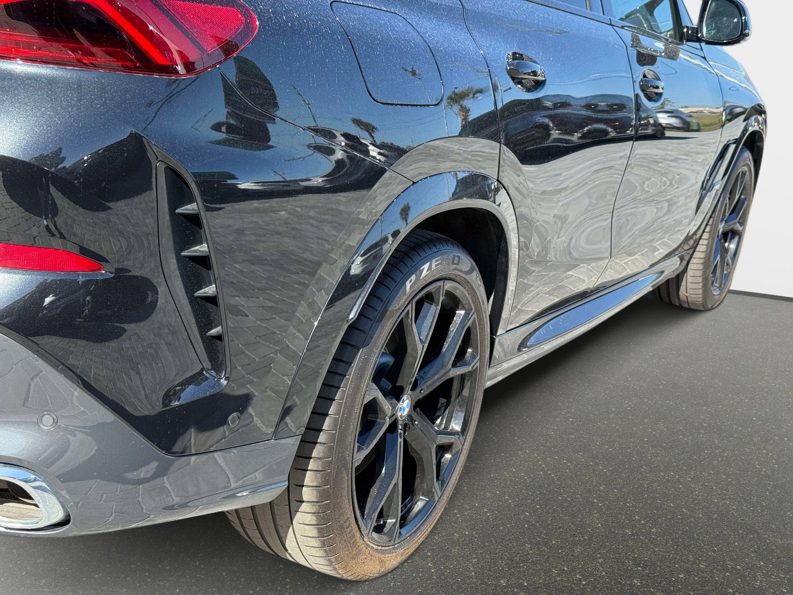 Used 2024 BMW X6 M60i AWD/4WD image 17