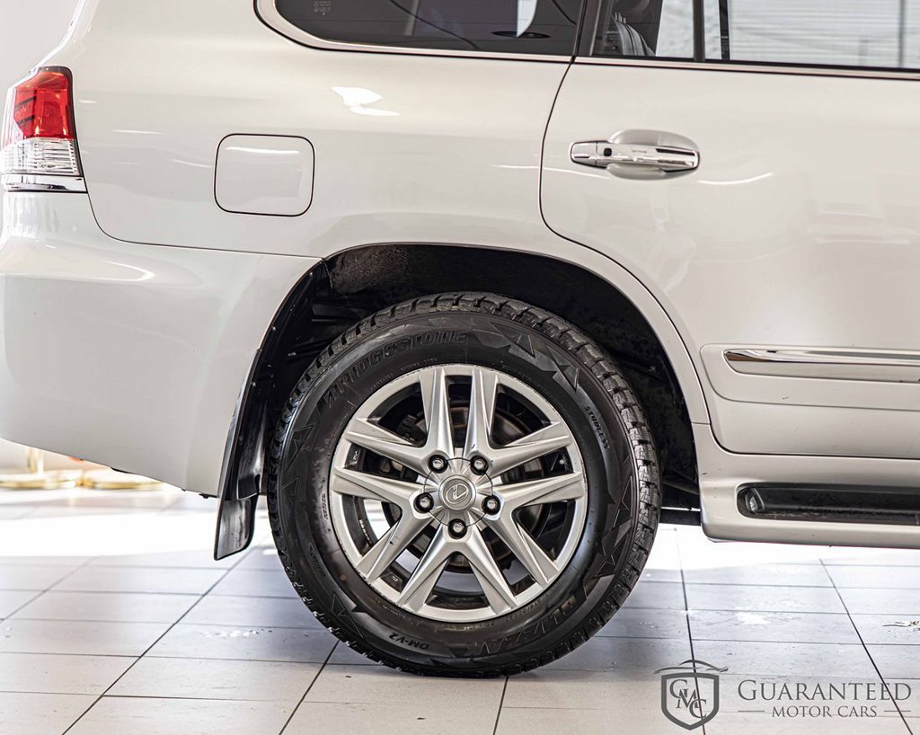 Used 2015 Lexus LX 570 4WD w/ Luxury Package image 10