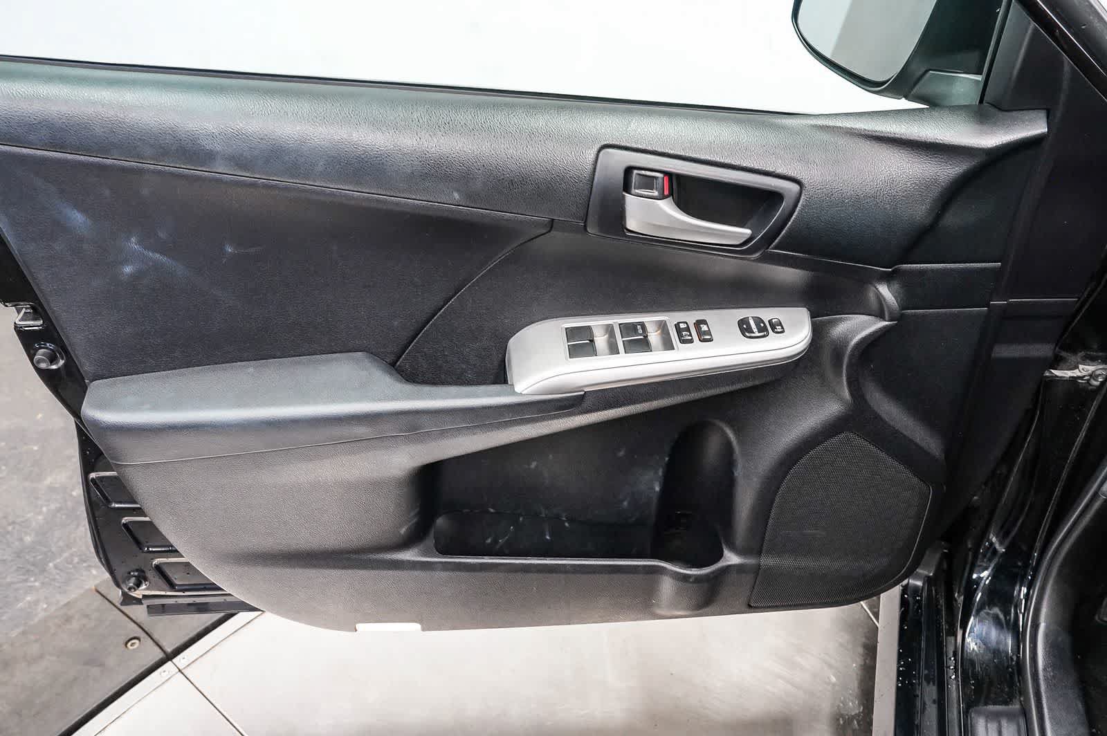Used 2012 Toyota Camry SE FWD image 21