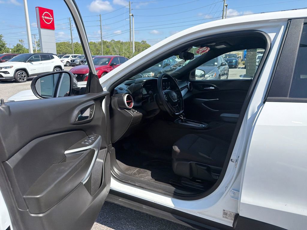 Used 2024 Chevrolet Trax RS w/ Driver Confidence Package FWD image 12