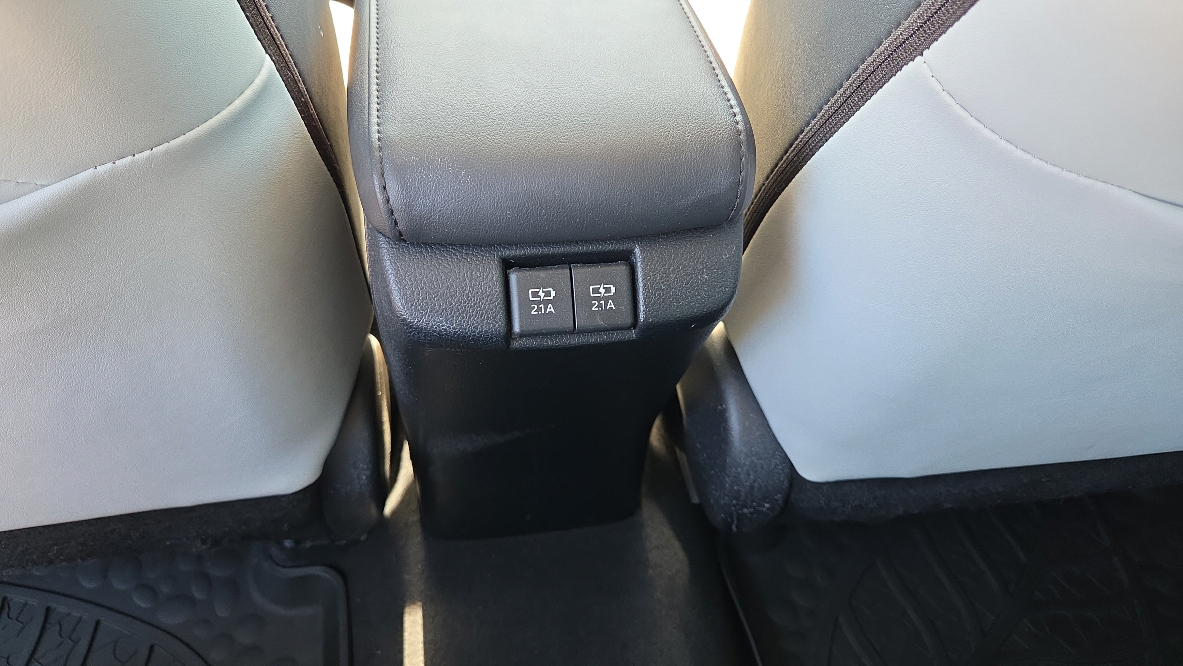 Used 2019 Toyota Prius XLE FWD image 12