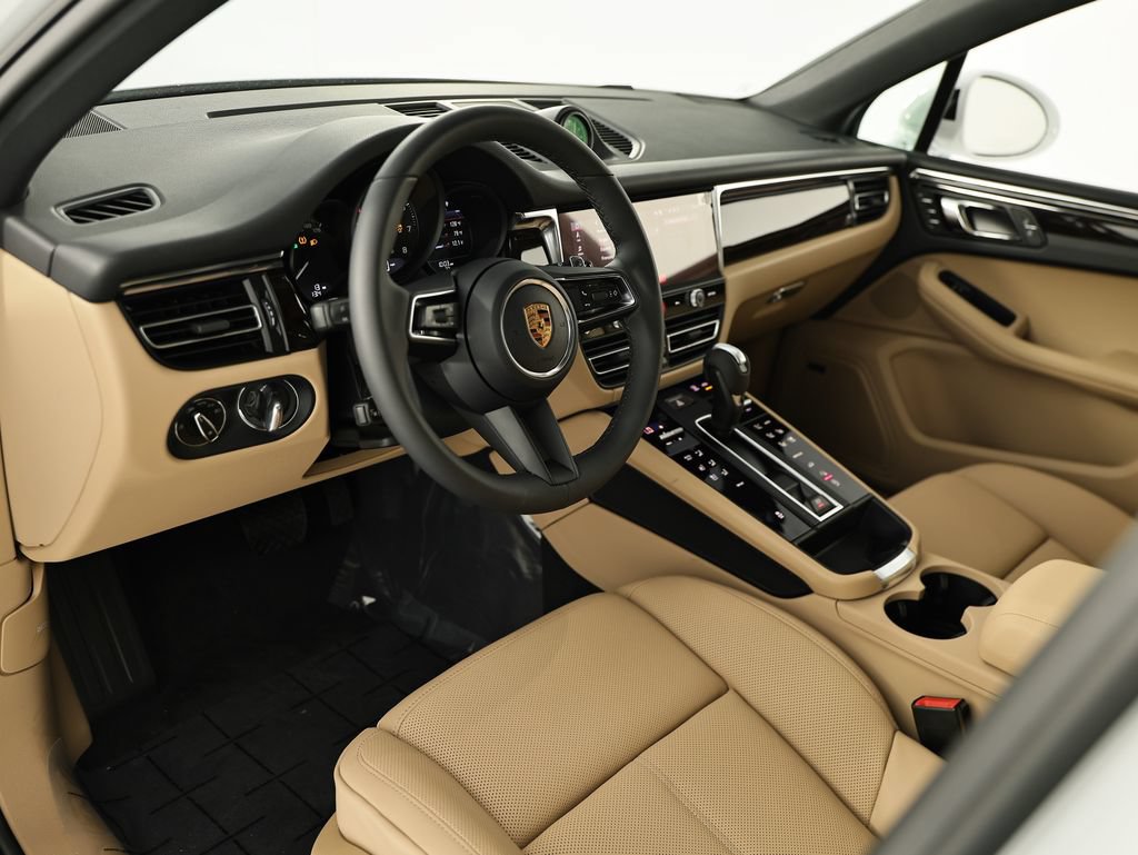 New 2026 Porsche Macan AWD/4WD image 4