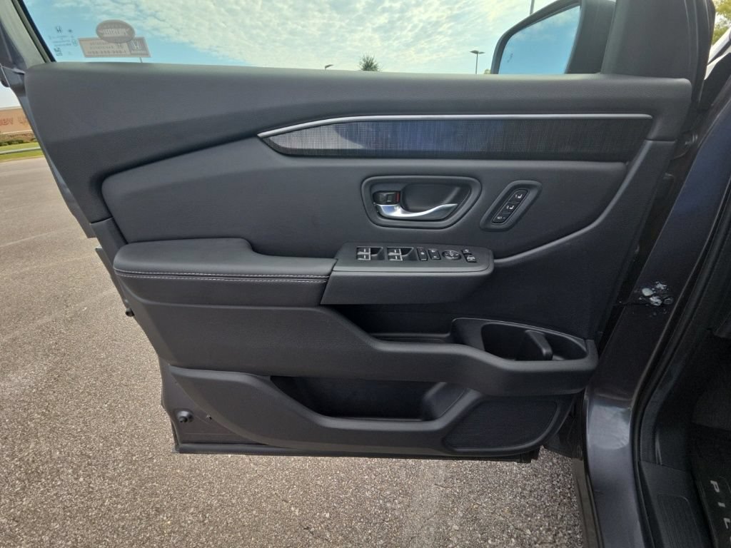 Used 2024 Honda Pilot Elite image 32