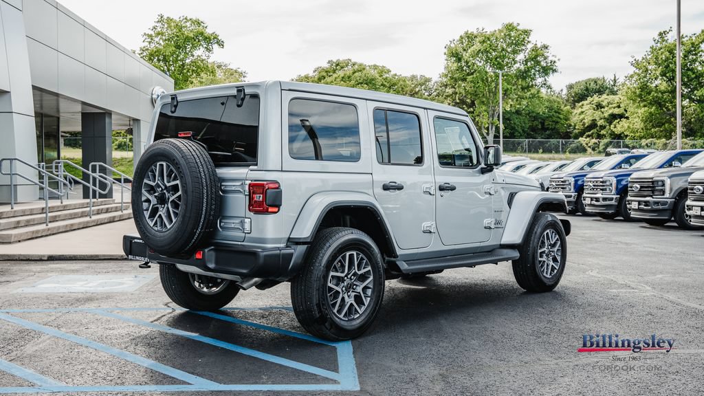 Used 2024 Jeep Wrangler Unlimited Sahara AWD/4WD image 5