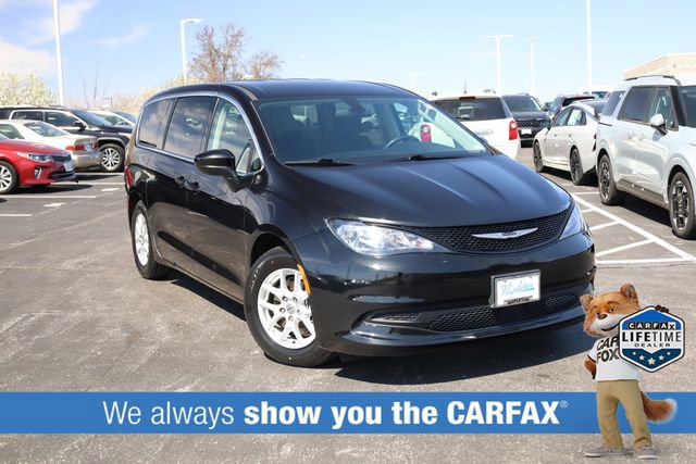 Used 2022 Chrysler Voyager LX image 2