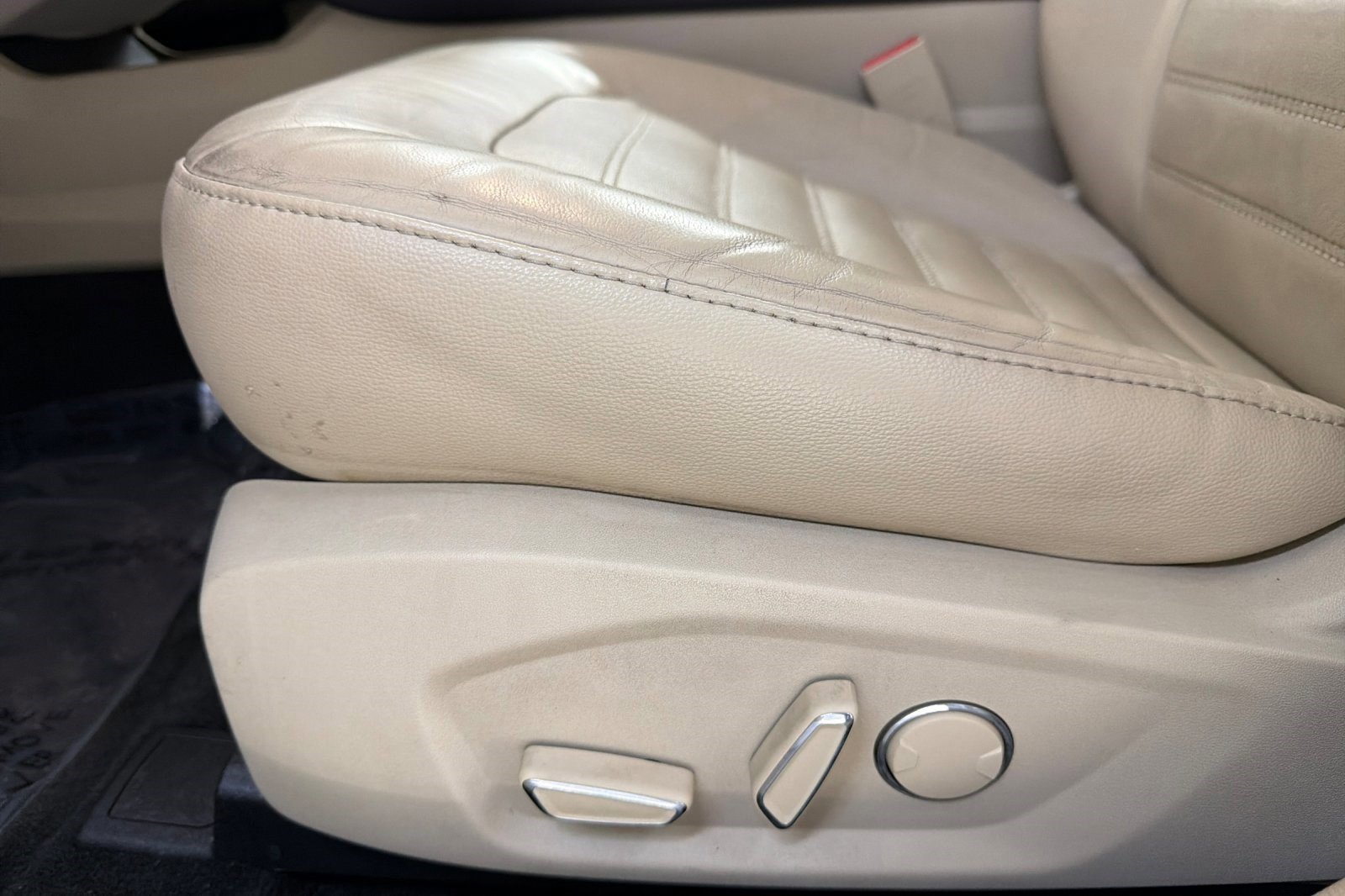 Used 2015 Ford Fusion SE w/ Equipment Group 202A FWD image 14