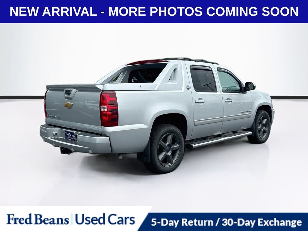 Used 2013 Chevrolet Avalanche LT AWD/4WD image 8
