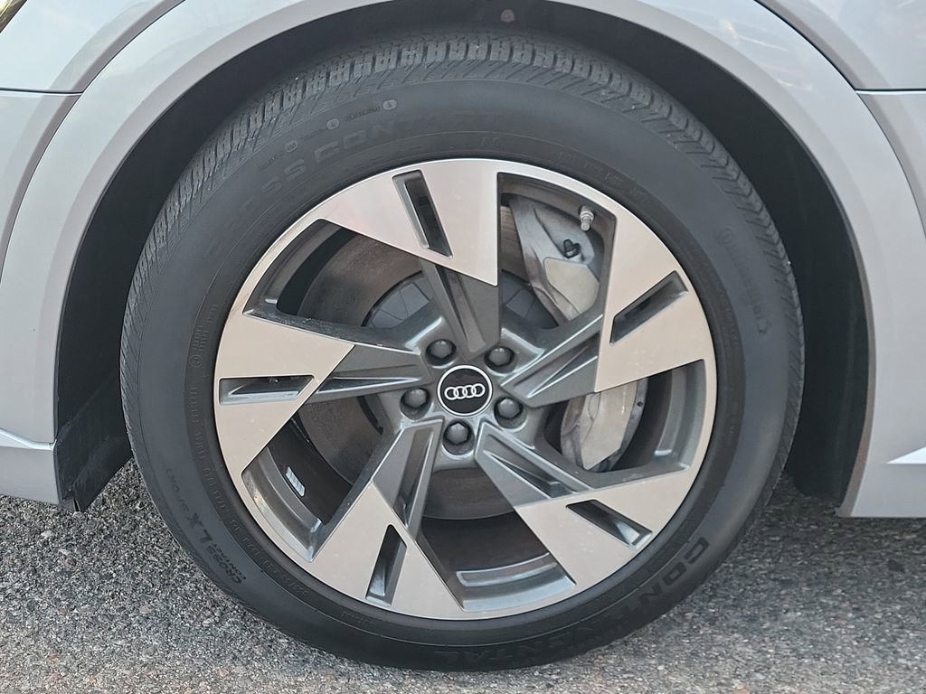 Used 2022 Audi e-tron Premium Plus w/ Premium Plus Package image 21