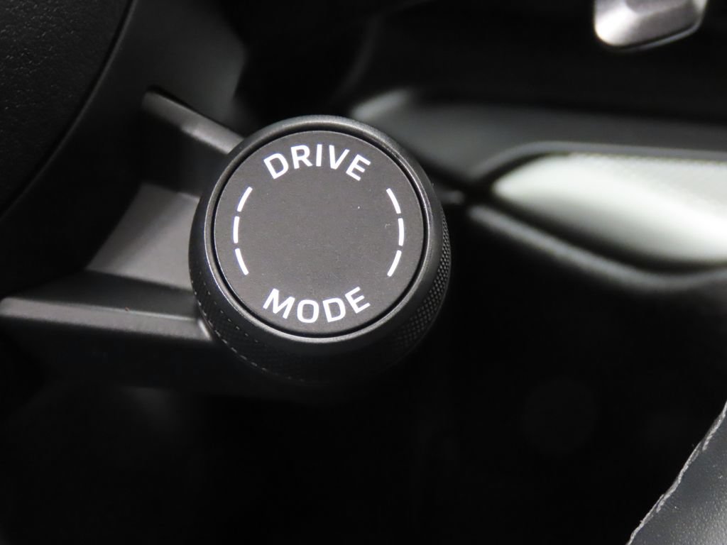Certified 2025 Porsche Cayenne AWD/4WD image 23