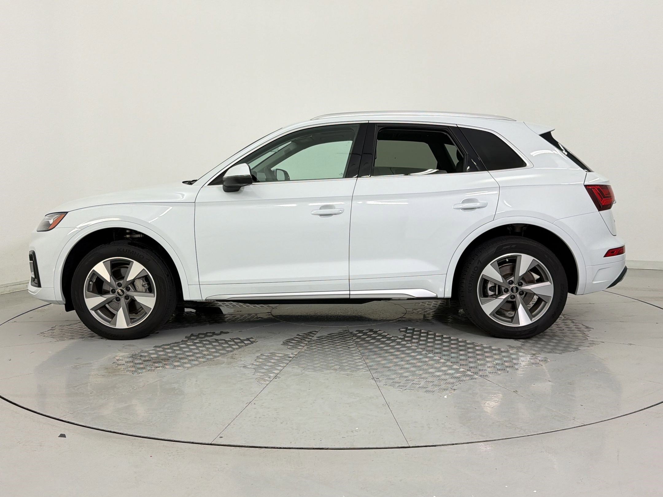 Used 2023 Audi Q5 2.0T Premium Plus w/ Premium Plus Package image 2