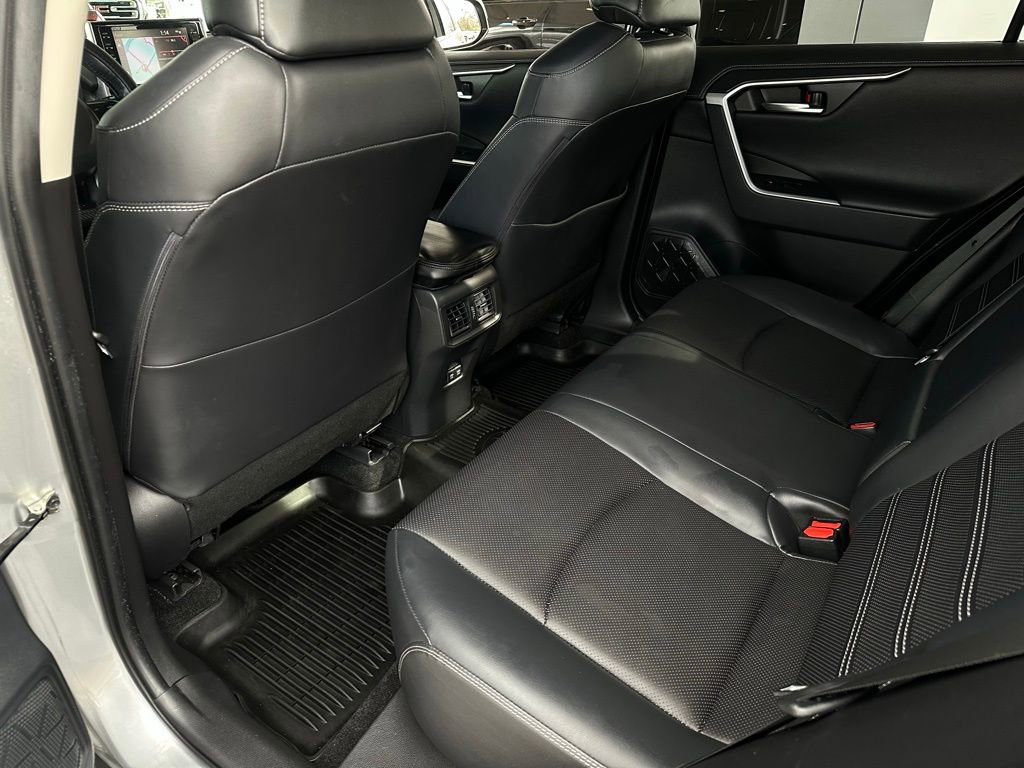 Used 2019 Toyota RAV4 Limited image 16