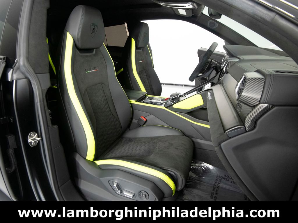 Used 2022 Lamborghini Urus AWD/4WD image 37