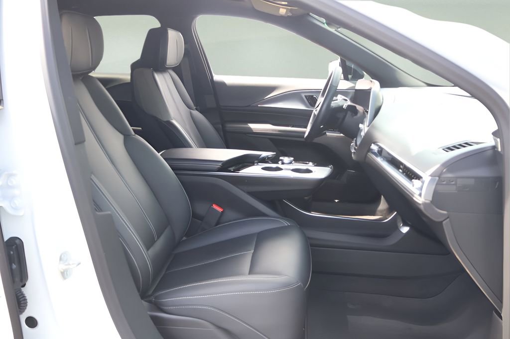 Certified 2024 Cadillac Lyriq Tech RWD image 18
