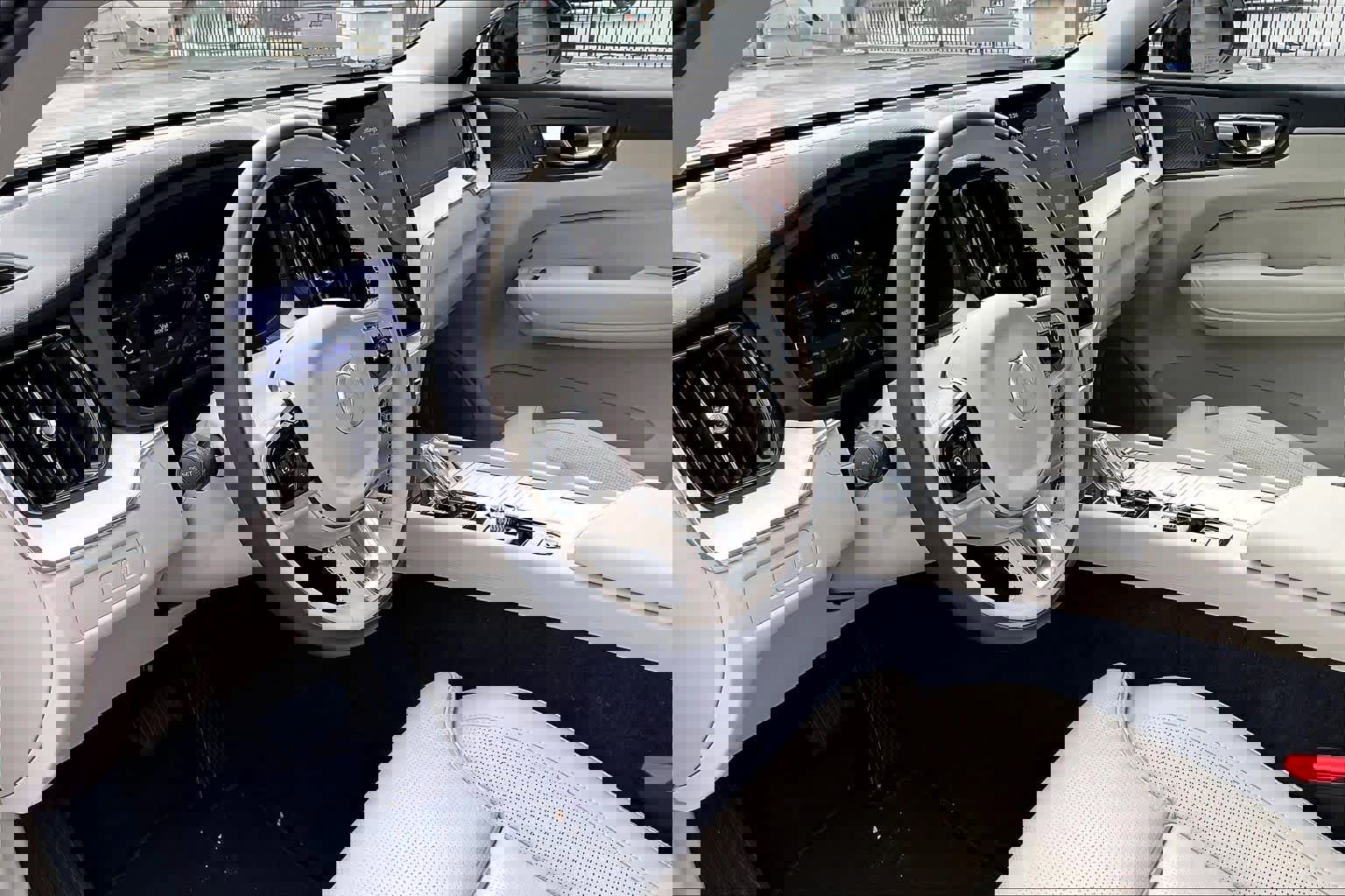 Used 2026 Volvo XC60 T8 Ultra w/ Protection Package Premier image 17