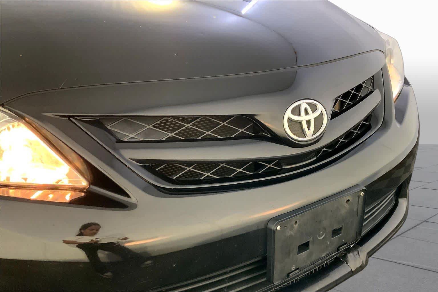 Used 2012 Toyota Corolla LE FWD image 31