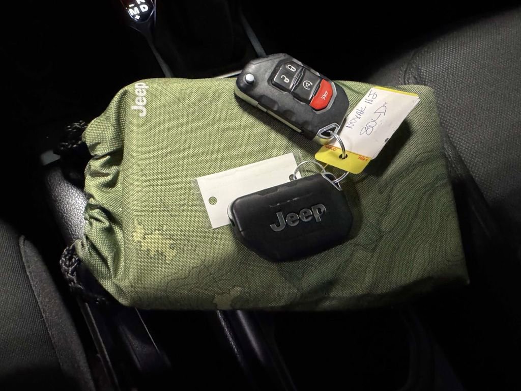 Used 2021 Jeep Gladiator Willys image 31