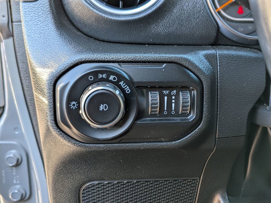 Used 2022 Jeep Wrangler Unlimited Sahara image 16