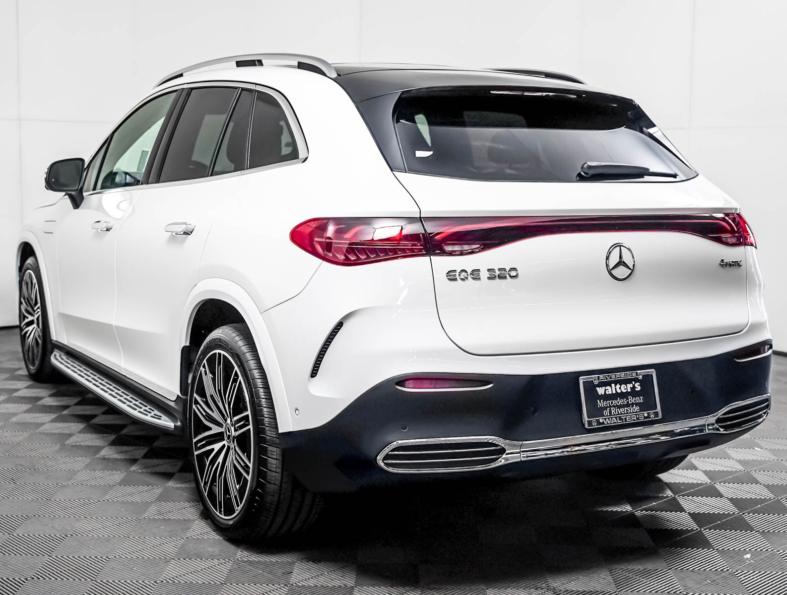 New 2026 Mercedes-Benz EQE 320 4MATIC SUV image 2