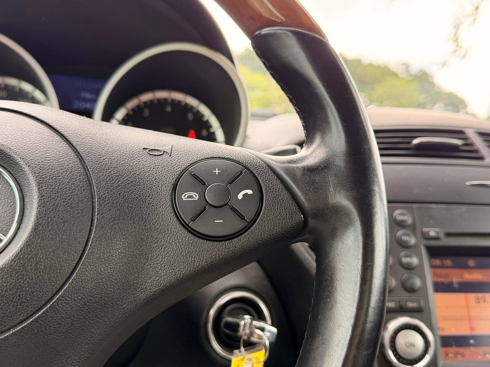 Used 2010 Mercedes-Benz SLK 350 image 16