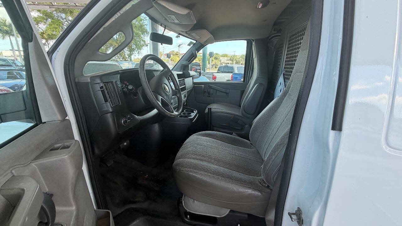 Used 2017 Chevrolet Express 2500 RWD image 9