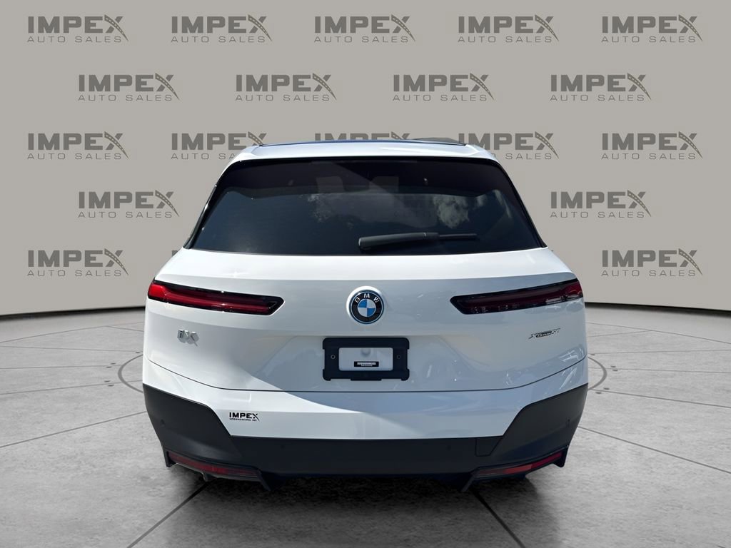 Used 2023 BMW iX xDrive50 w/ Premium Package AWD/4WD image 4