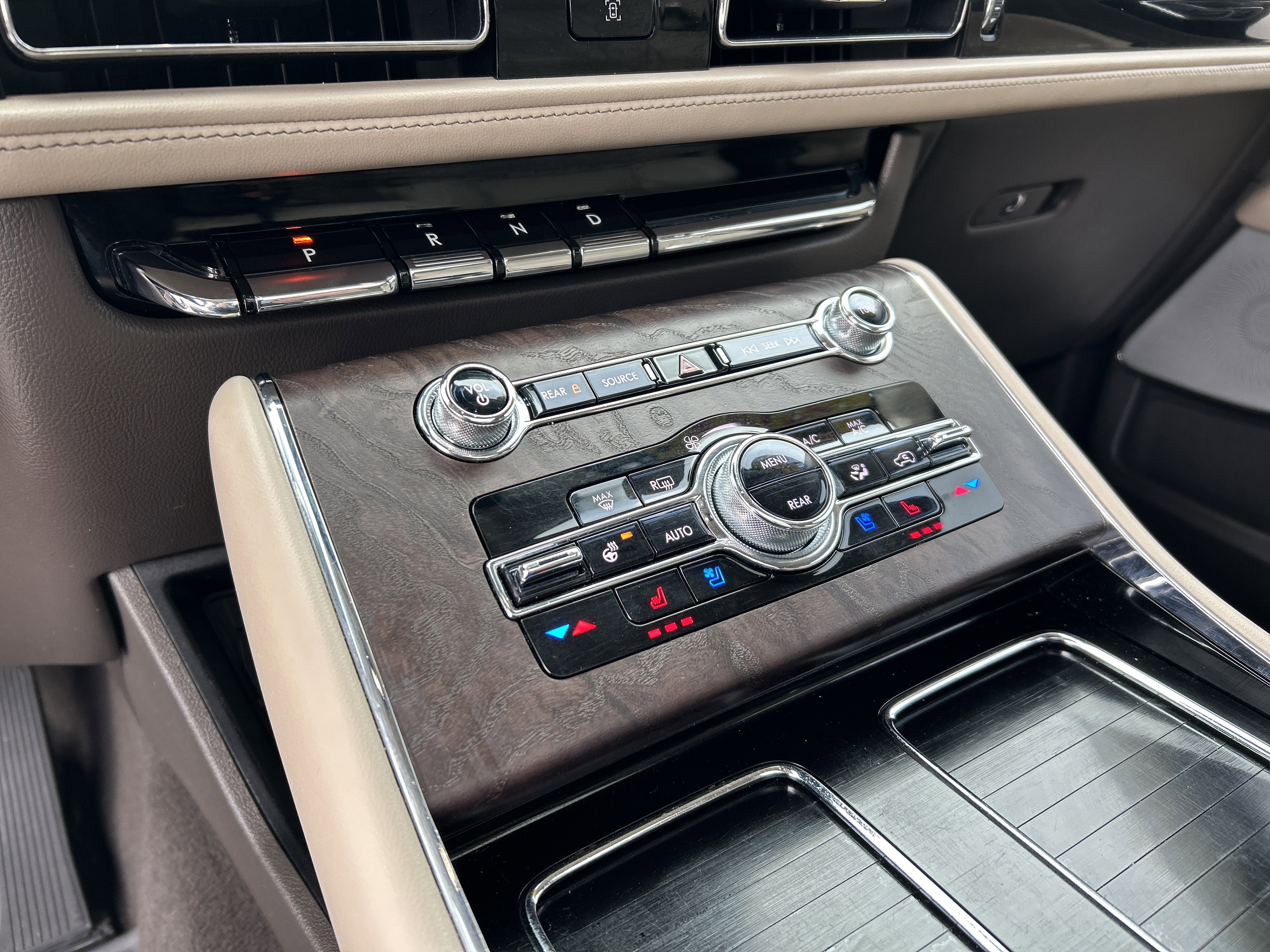 Used 2021 Lincoln Aviator Reserve w/ Equipment Group 201A image 24