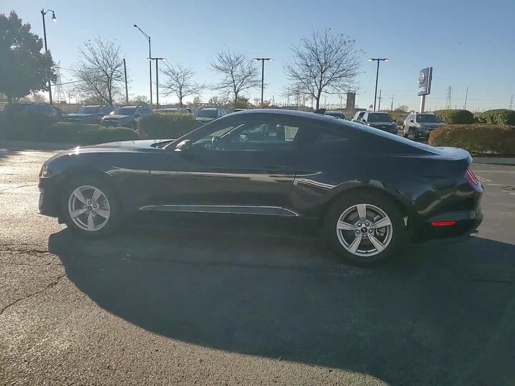 Used 2022 Ford Mustang Coupe image 8