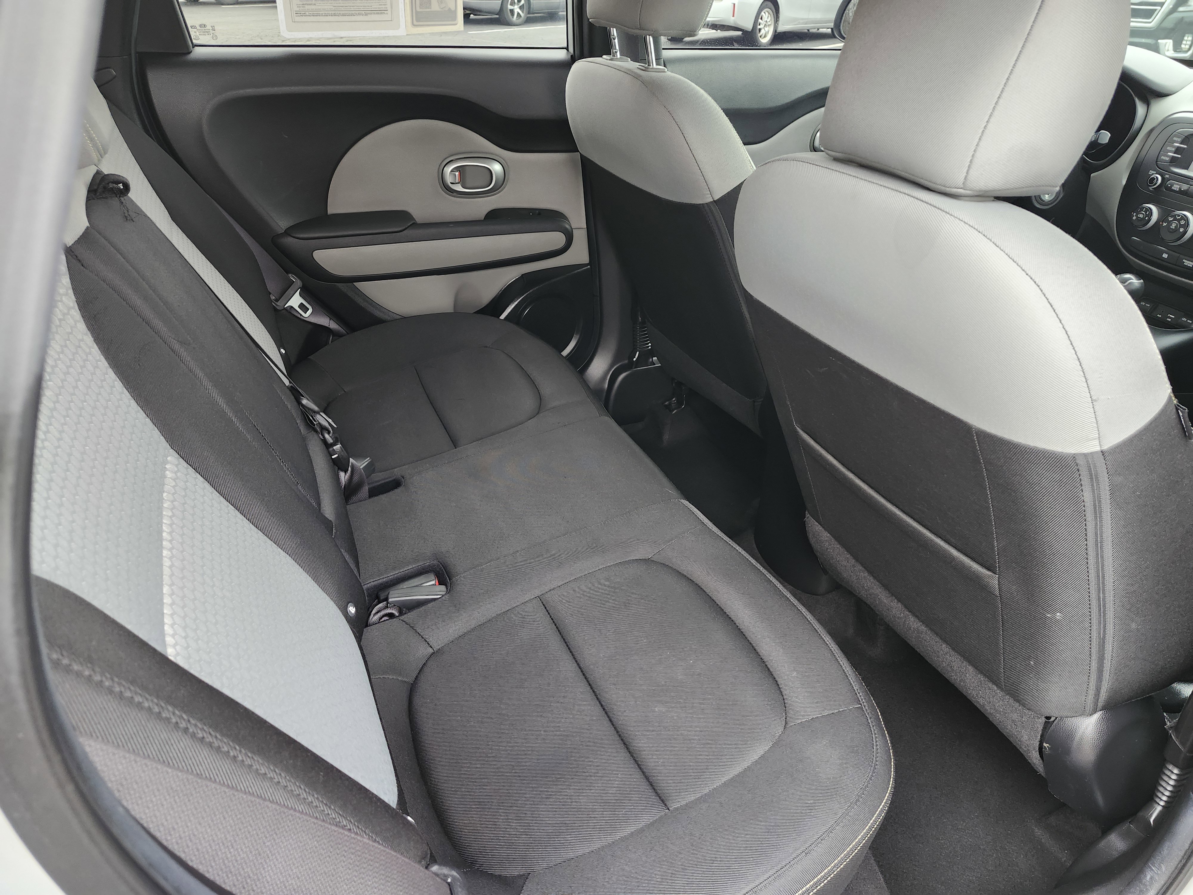 Used 2016 Kia Soul + image 18