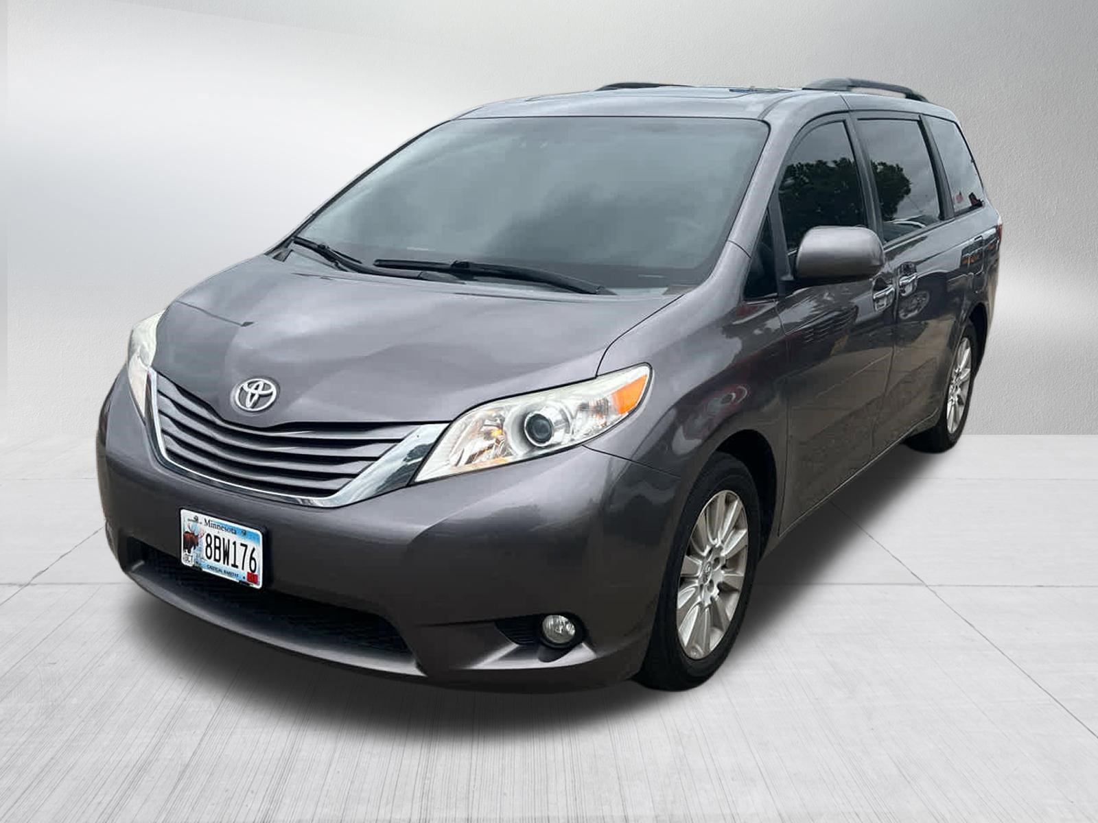 Used 2015 Toyota Sienna XLE w/ XLE Navigation Package AWD/4WD image 7
