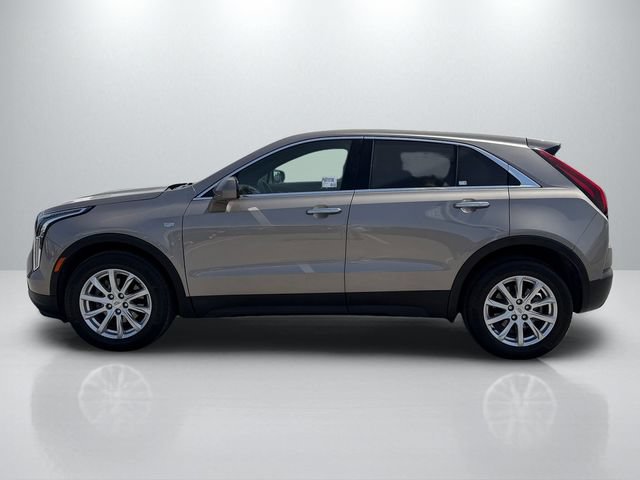 Used 2023 Cadillac XT4 Luxury w/ Cold Weather Package FWD image 8