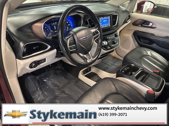 Used 2019 Chrysler Pacifica Touring-L image 36