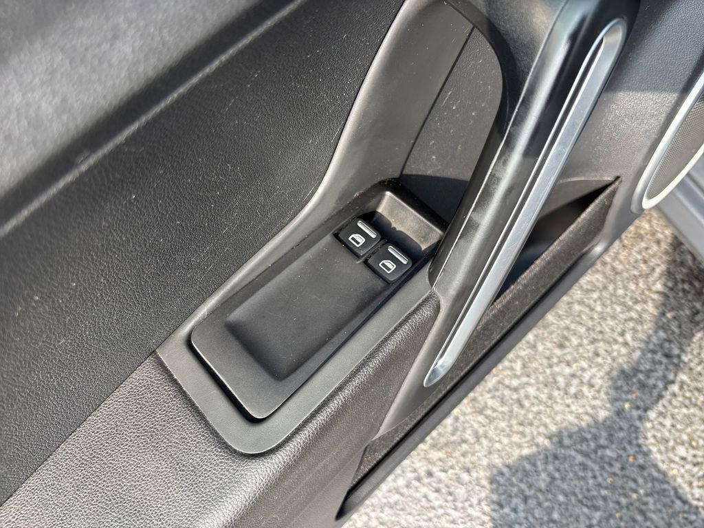 Used 2019 Volkswagen Beetle 2.0T SE image 16