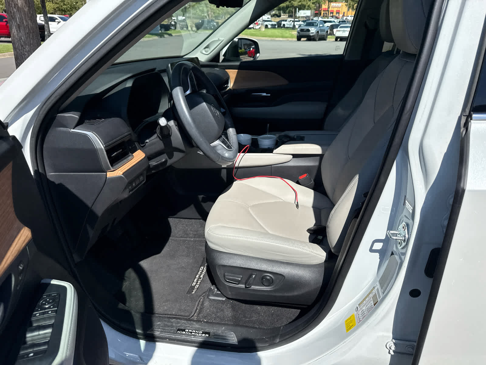 Used 2024 Toyota Grand Highlander AWD image 9