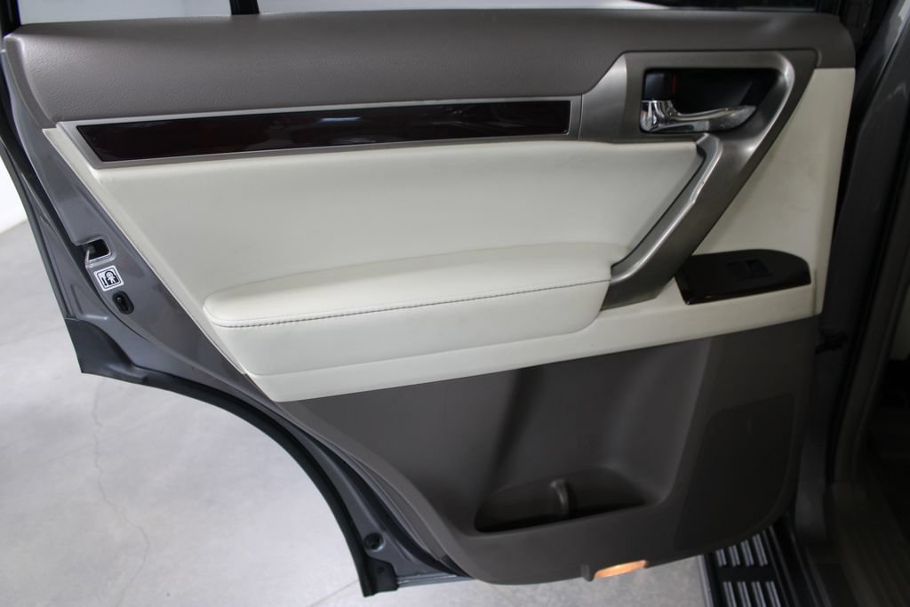 Used 2014 Lexus GX 460 w/ Premium Package AWD/4WD image 25
