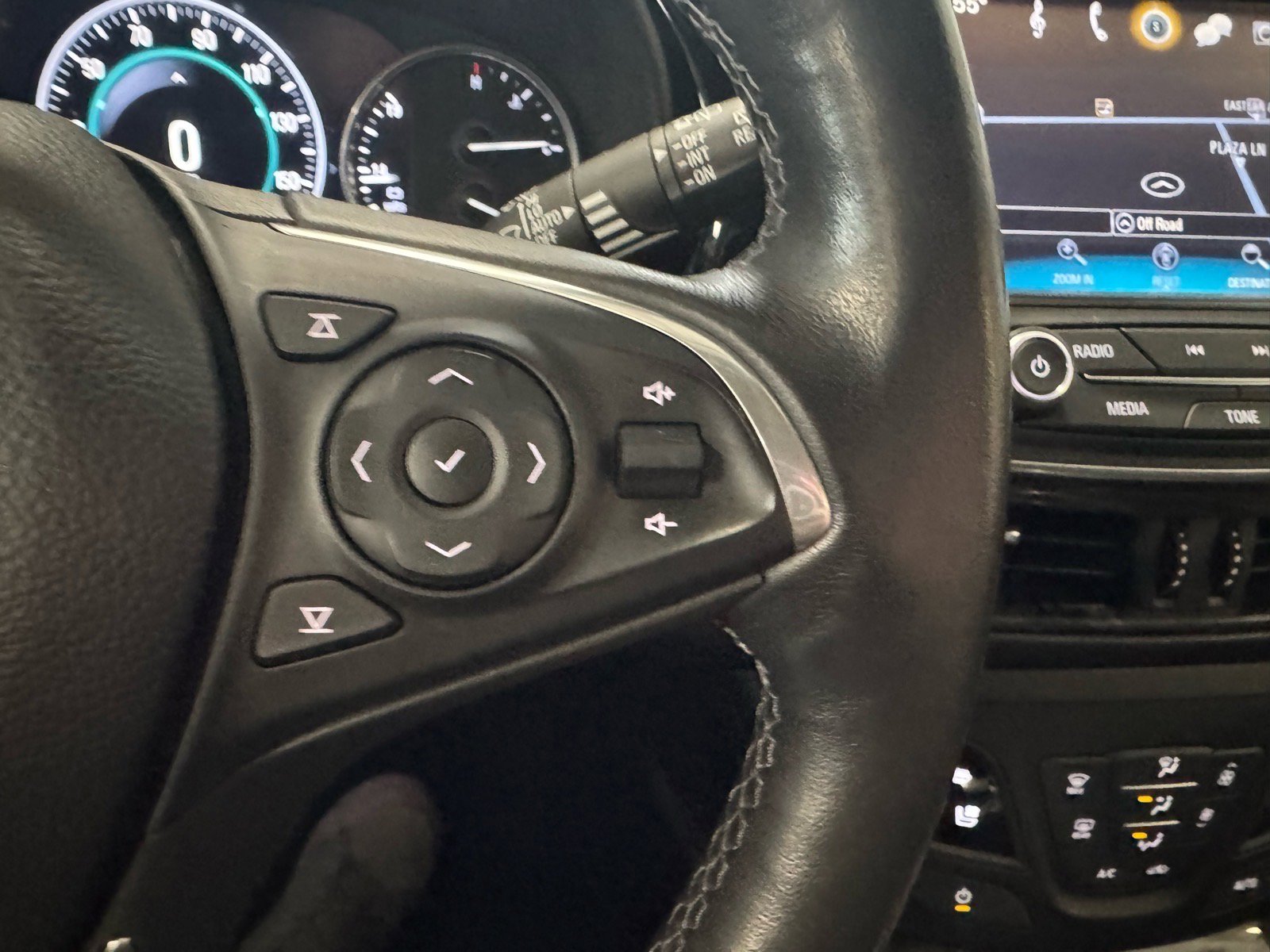 Used 2019 Buick Envision Premium w/ Driver Confidence Package image 27