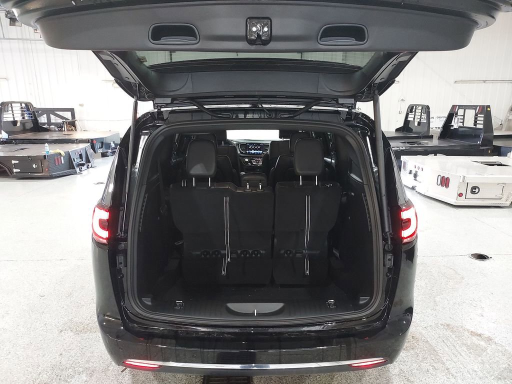 New 2026 Chrysler Pacifica Select image 29