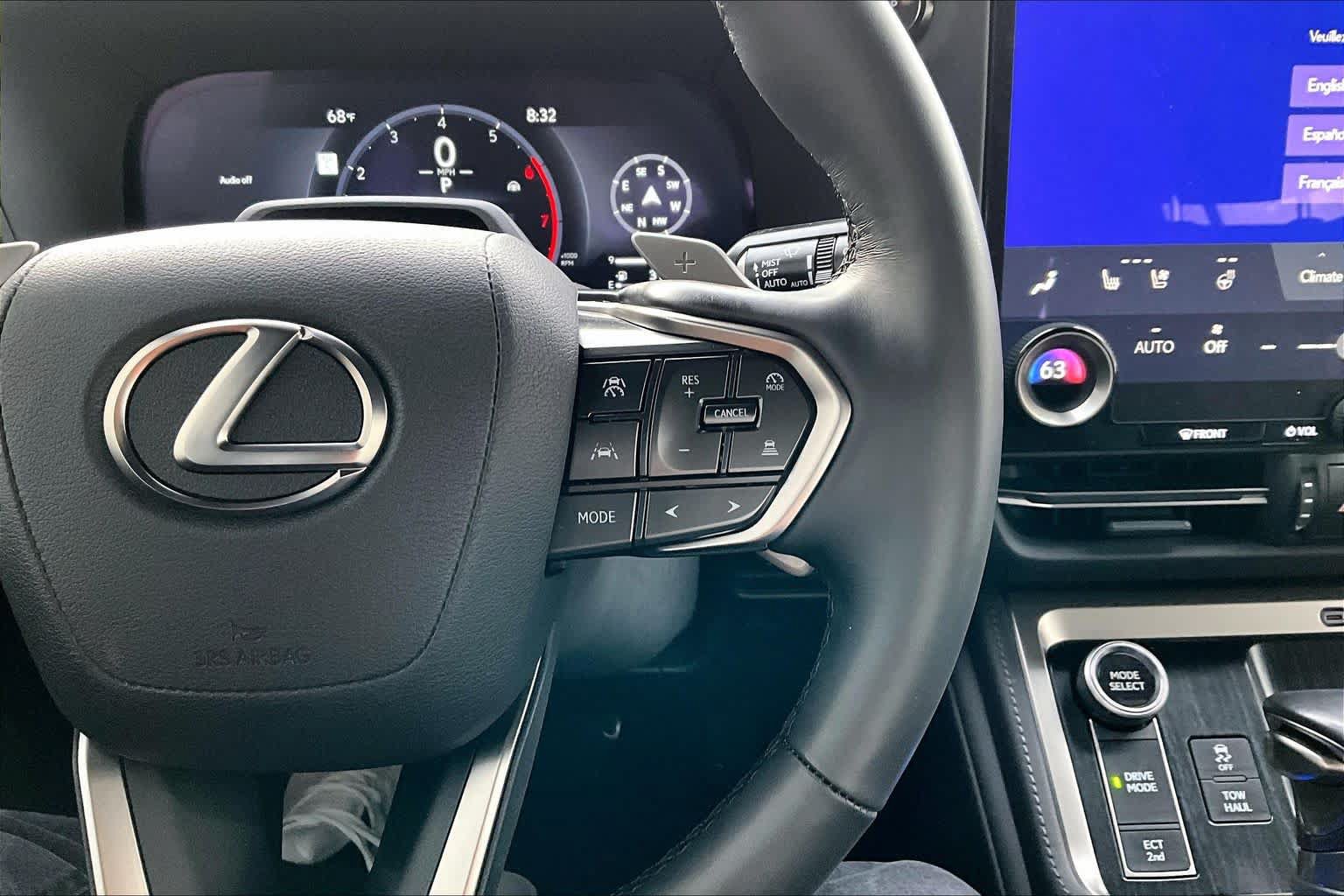 Used 2025 Lexus GX 550 w/ Accessory Package (2T) AWD/4WD image 24